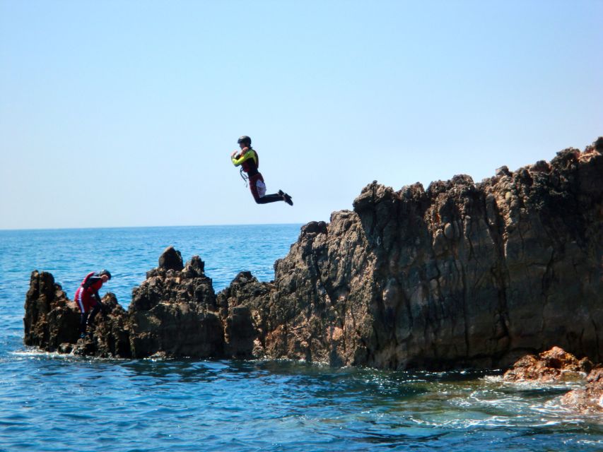Coasteering Algarve: Cliff Jump, Swim & Climb in Sagres - Coasteering Algarve in Costa Vicentina: what the 3.5-hour rhythm is really like