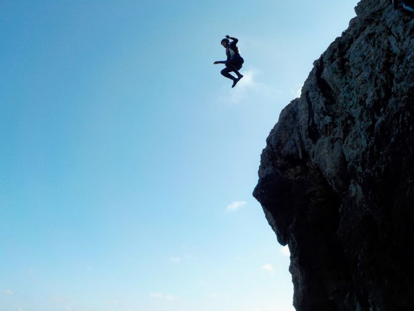 Coasteering Algarve: Cliff Jump, Swim & Climb in Sagres - Getting to Ingrina Beach from the meeting point near The Den Café