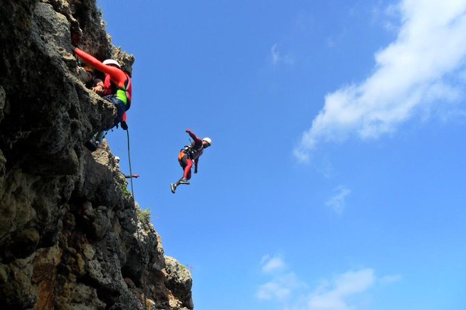 Coasteering at Portinho da Arrábida - Why the two landmark stops help the whole day