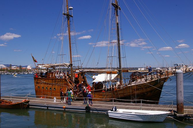 Cruise 3, Benagil - Afternoon - Caves 14:30H - 17:00H - Pirate-Ship Start in Portimão (and Why It Works)
