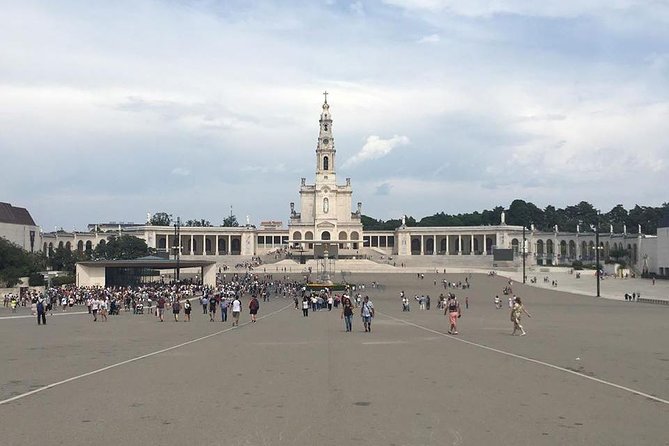 Divine Fátima Full Day Private Tour from Lisbon - The early shopping stop so your items can be blessed