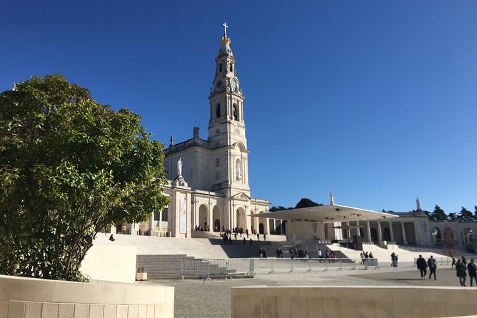 Divine Fátima Full Day Private Tour from Lisbon - Chapel of Apparitions and Basilica tour: tombs, Mass, and meaning