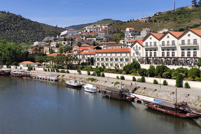 DOURO TOURS - Premium Tour - Stop 3: Quinta tasting with 3 DOC Douro wines
