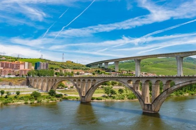 Douro Valley and Régua Panoramic Cruise with Lunch from Porto - Why Régua to Porto feels smarter than out-and-back cruises