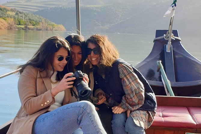 Douro Valley-Expert Guide-Boat-Lunch-Tastings-Offer wine bottle - Two winery visits: Port, table wines, and olive oil