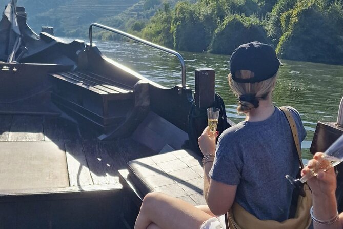 Douro Valley-Expert Guide-Boat-Lunch-Tastings-Offer wine bottle - Guides make the experience feel personal, not scripted