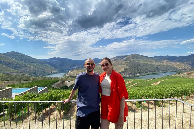 Douro Valley in a Tesla - Casal de Loivos viewpoint: 15 minutes with big payoff