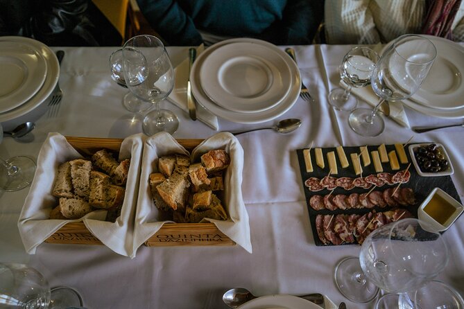 DOURO VALLEY: Lunch in a winery, tastings & 1-h private boat tour - Key takeaways for your Douro Day