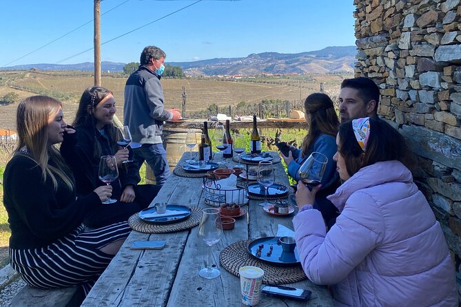 DOURO VALLEY: Lunch in a winery, tastings & 1-h private boat tour - Premium option: lunch at the winery, plus an extra stop in Pinhão