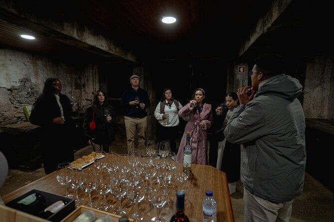 DOURO VALLEY: Lunch in a winery, tastings & 1-h private boat tour - Wine stops that feel personal, not production-line
