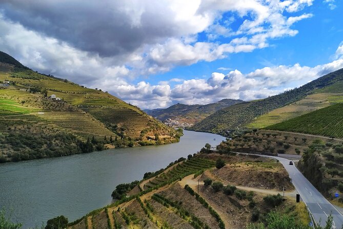 Douro Valley Prime Tour: Wine Tastings, Boat & Lunch from Porto - Quinta do Panascal: Port tastings with granite tanks and river views