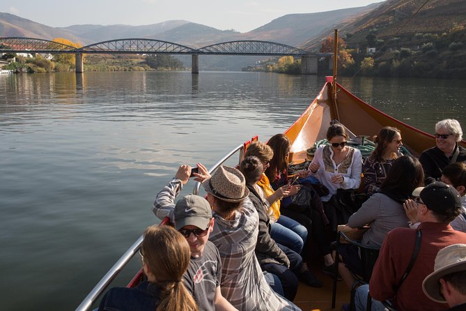 Douro Valley Small-Group Tour with Wine Tasting, Lunch and Boat - Morning pickup, the UNESCO feel, and Pinhão’s quick hit