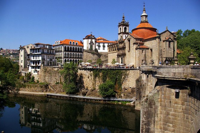 Douro Valley Tour: Wine Tasting River Cruise and Lunch from Porto - Guides, small-group vibe, and the difference between a good and great day