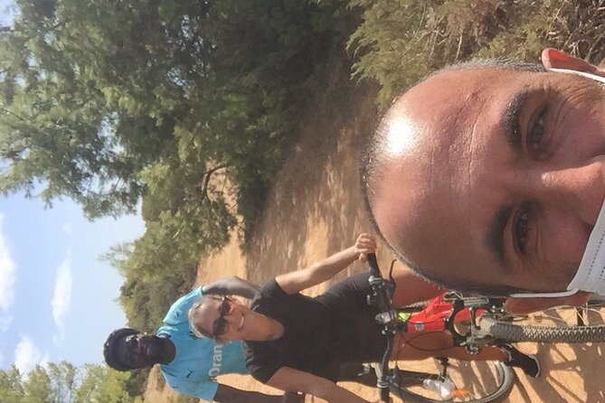 E-Bike Tour: Sete Vales Suspensos Trail (Marinha and Benagil) - How hard is it: 12 km, 40% main road, 60% gravel and rock trails