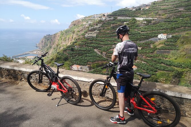 Electric Bike Tour in Northern Madeira - Stop 1: Arco de Sao Jorge, pebble beach views and village charm
