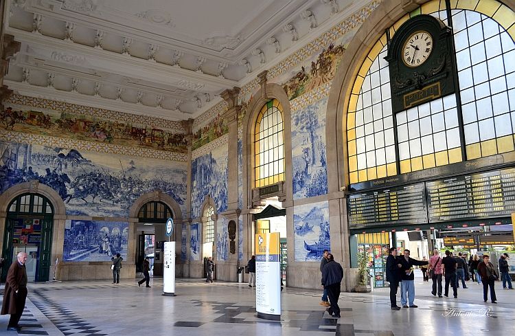 Essential Porto Walking Tour - What to Wear in Porto: Shoes for Hills, Clothes for the Season