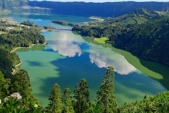 Essential San Miguel: 2 Day-Tour of Natural Wonders & Top Spots - Caldeira das Sete Cidades: crater walking, lagoon edges, and the lunch-choice moment