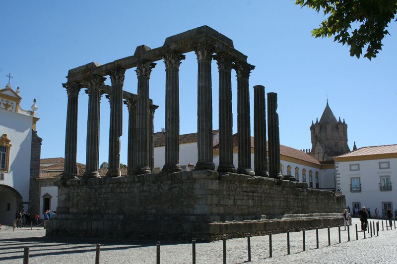 Évora and Megaliths Full-Day Tour from Lisbon - What Makes Évora Special: UNESCO Town, Roman Temple, and Lots of Layers