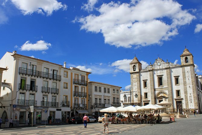 Évora and Monsaraz with Regional Wine Tasting from Lisbon - Chapel of Bones: the 30-minute stop that turns into a full thought