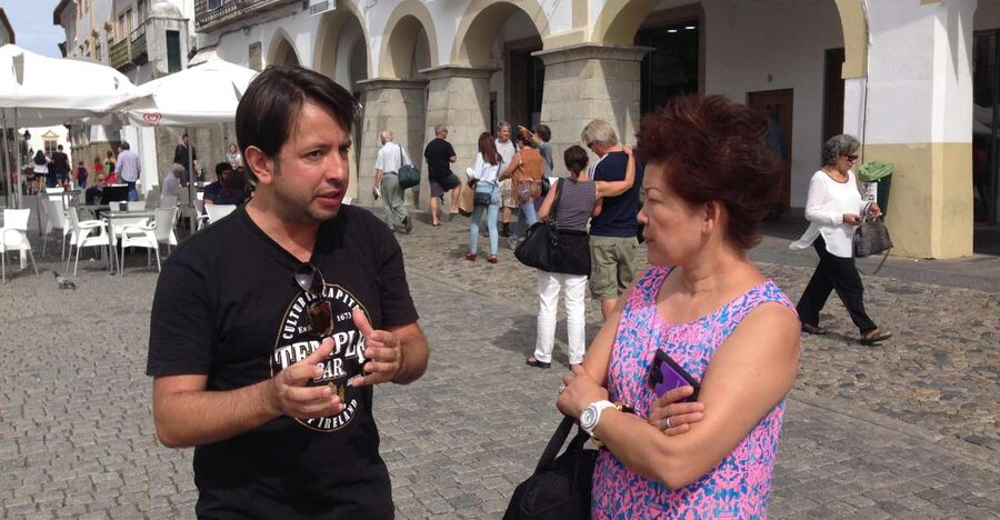 Évora: Private tour with entrance tickets to main monuments - Stop 1 at Praça do Giraldo Fountain: get oriented fast
