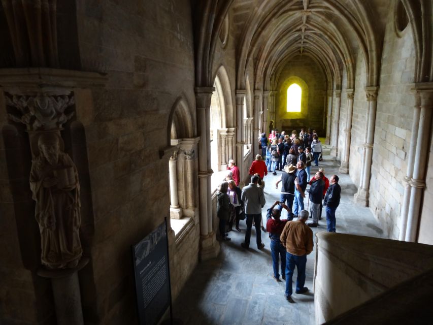 Évora: Private tour with entrance tickets to main monuments - Where you meet, where you end, and how the timing works