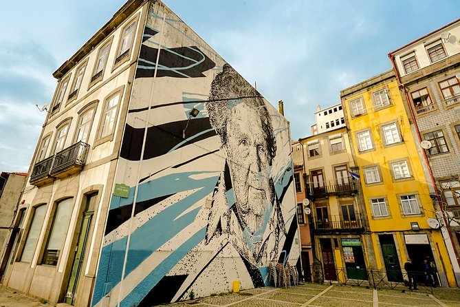Experience Porto by Bike: 3-Hour Private Tour - Miragaia and the riverfront mindset: Porto’s old streets before the big views