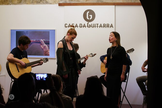 Fado by Casa da Guitarra - English listening: what to do if you do not speak Portuguese