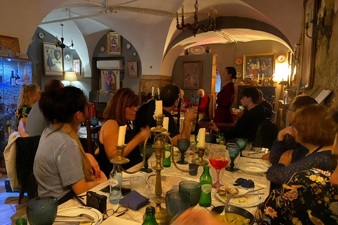 Fado Musical Experience with Portuguese Wine & Appetizers - The performance: singers, guitarists, and how to enjoy it