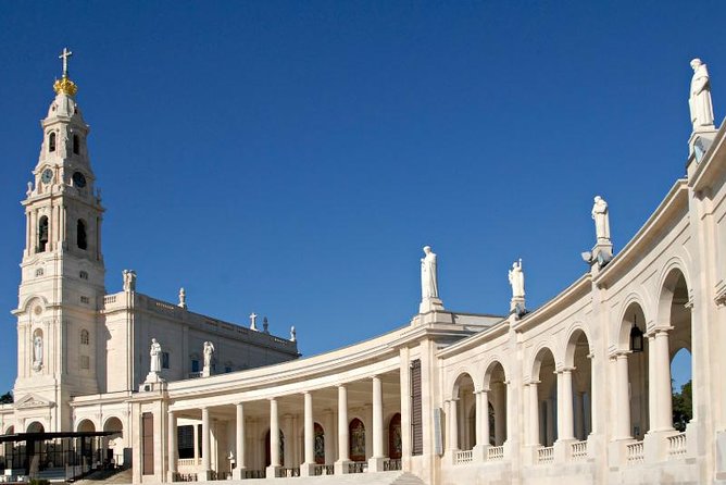 Faith and Heritage: Fátima, Batalha, Nazaré, Óbidos from Lisbon - Nazaré: fish-town flavor, Sitio de Nazaré legends, and Forte de São Miguel views