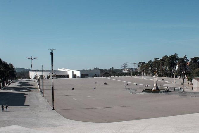 Faith and Heritage: Fátima, Batalha, Nazaré, Óbidos from Lisbon - Óbidos inside the walls: medieval streets and a planned ginjinha taste