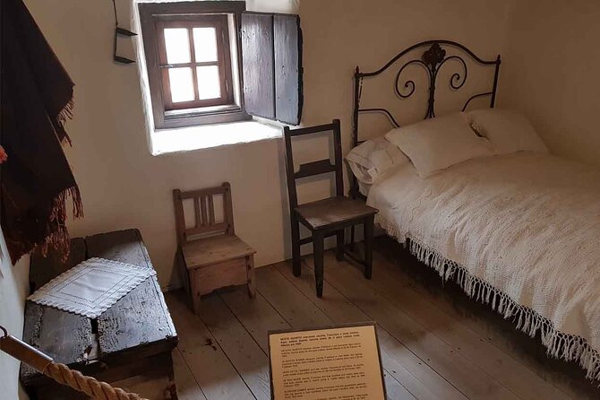 Fatima Private Personalized Half Day Experience from Lisbon - Casa de Lucia: A Calm Pause Before You Head Back