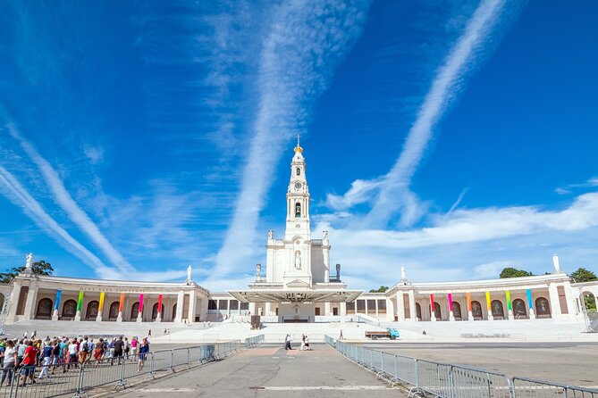 Fatima Sanctuary, Pena Palace & Nazare's Big Wave from Lisbon - Guides you’ll hear about in real terms