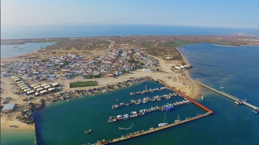 From Faro: Ria Formosa Hop-On Hop-Off 3 Islands Cruise - Farol Island and the lighthouse vibe: sea wall strolls and village atmosphere