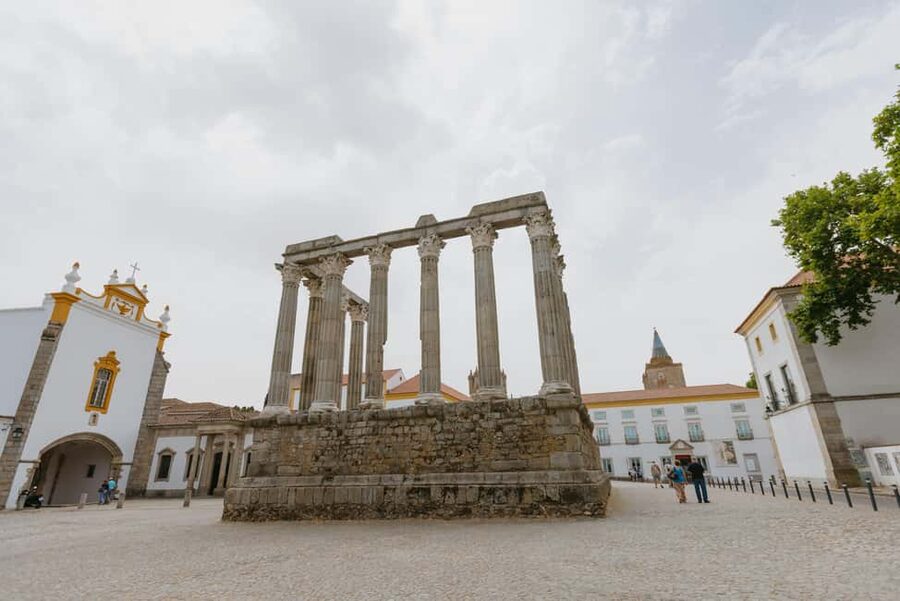 From Lisbon: Évora and Monsaraz Day Tour with Wine Tasting - Évora Game Plan: Church of St. Francis, Chapel of Bones, and Roman Temple