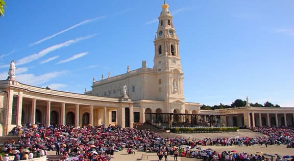 From Lisbon: Fátima, Batalha, Nazaré and Óbidos Day Tour - One Day, Four Places, and the Real Shape of the Day
