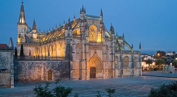 From Lisbon: Fátima, Batalha, Nazaré and Óbidos Day Tour - Óbidos: Medieval Walls, Quick Wandering, and Ginja de Óbidos