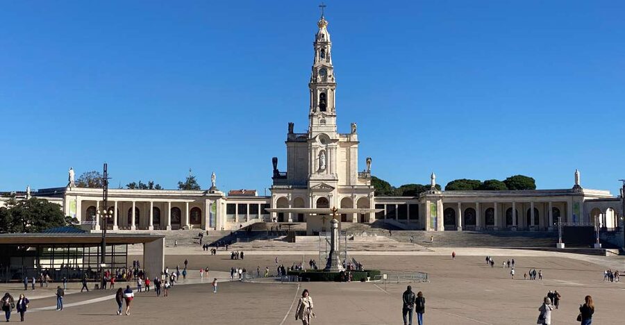 From Lisbon: Fátima, Batalha, Nazaré, and Obidos Tour by Van - Fátima Sanctuary: the 1917 pilgrim-era setting, with time to take it in