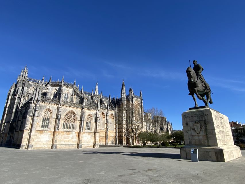 From Lisbon: Fátima, Batalha, Nazaré, and Obidos Tour by Van - Óbidos: cobblestone magic, the castle walk, and cherry liquor in a chocolate glass