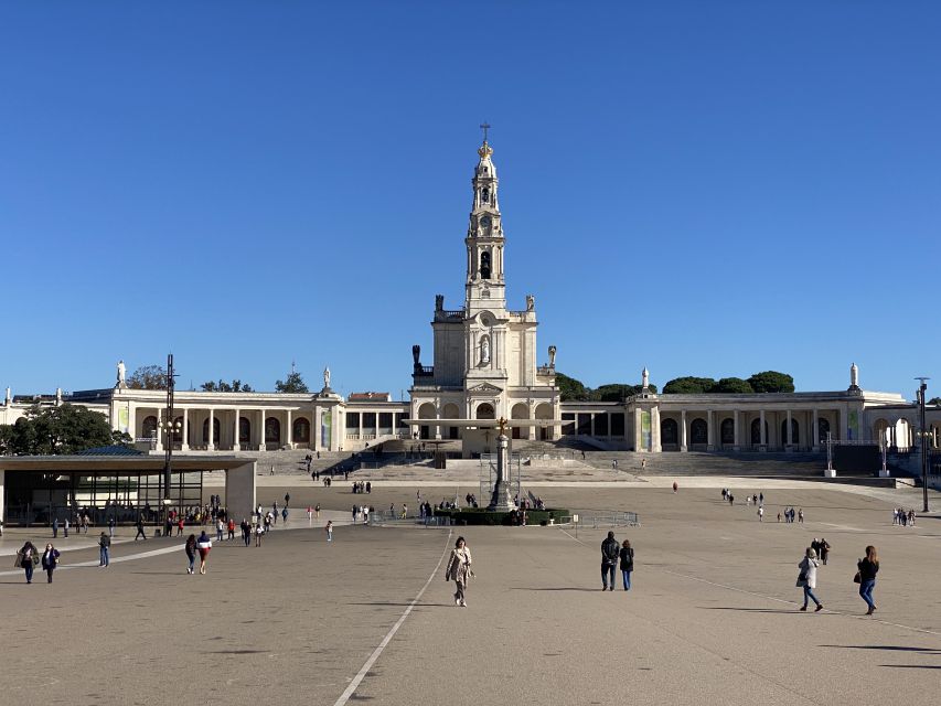 From Lisbon: Fátima, Batalha, Nazaré, and Obidos Tour by Van - Hotel pickup, van time, and how the day actually moves
