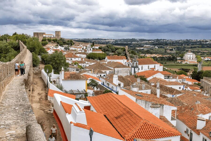 From Lisbon: Nazare Big Waves and Óbidos Guide Day Trip - Key Things That Make This Day Trip Work