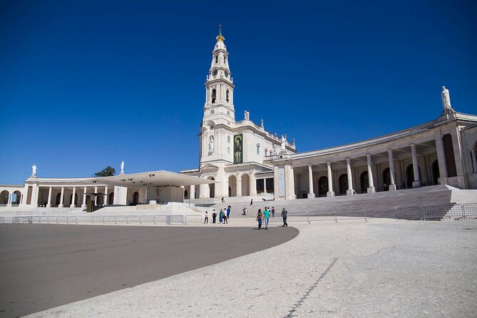 From Lisbon: Sanctuary of Fátima & the Little Shepherds Town - The Van Ride: Comfortable, but Not a Luxury Bus