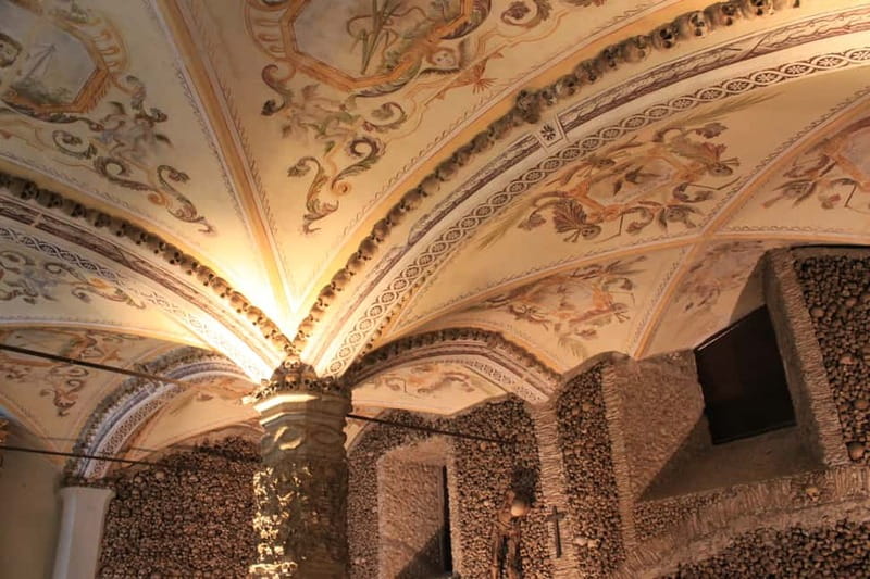 From Lisbon: Small-Group Day Tour to Évora and Monsaraz - Évora old town walk: where the narrow streets do the storytelling