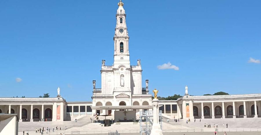 From Lisbon: Small Group Fátima & Little Shepherds Town Tour - Sanctuary of Our Lady of Fátima: 3 Hours to Do What You Came For
