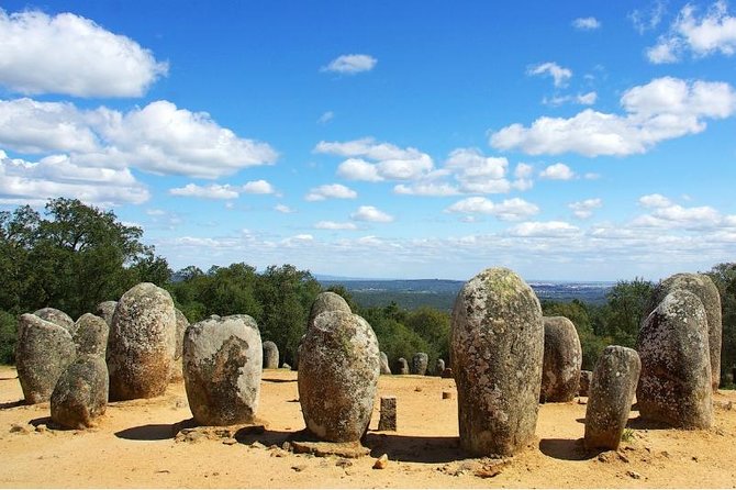 From Lisbon to Alentejo: Évora and Megaliths Full-Day Tour - Évora UNESCO town walk, Roman to medieval without the museum fatigue
