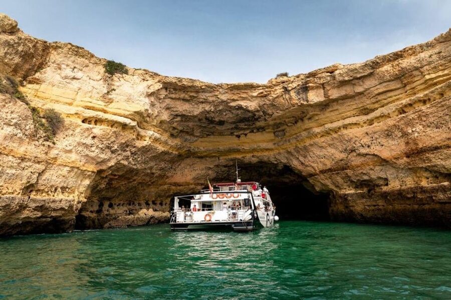 From Portimão: Benagil Sunset Cruise - Ferragudo landmarks before the big coastline stretch