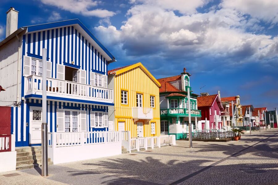 From Porto: Aveiro Half-Day Tour with 1-Hour Cruise - Group Dynamics, Seat Choice, and Guide Languages