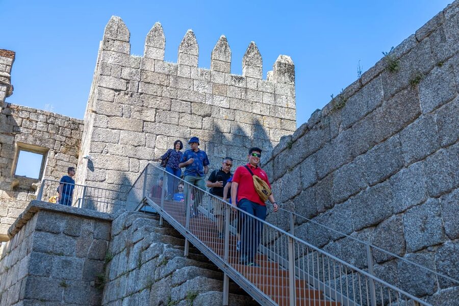 From Porto: Braga and Guimarães Full-Day Trip - Braga Sé Cathedral and Old-City Time That Actually Lets You Breathe