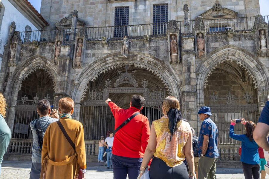 From Porto: Braga and Guimarães Full-Day Trip - Guimarães Castle and the Medieval Walk Through the Founding Story