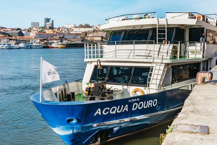 From Porto: Douro River Cruise to Régua with Lunch - Onboard Breakfast And Lunch: Food That Changes The Feel Of The Day
