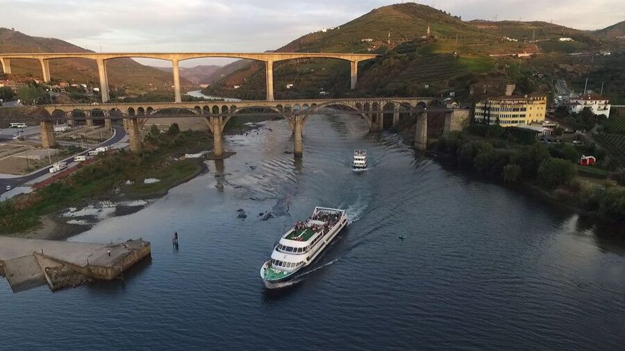 From Porto: Douro River Cruise, Winery Visit & Lunch - Entering Port wine country via Pinhão